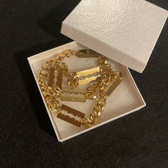 Alexander McQueen Gold Razor Blade Chain Bracelet - Picture 5 of 5